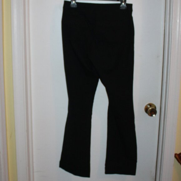 Old Navy High-Rise Pixie Flare Secret-smooth Pockets Size 6 - Picture 2 of 3